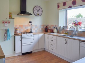 Dishwasher, high chair, cookware/dishes/utensils - 2 bedroom accommodation in Buckfastleigh (Buckfastleigh)