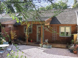 Outdoor dining - 1 bedroom accommodation in Doccombe, near Dunsford (Doccombe, near Dunsford)