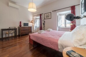 WiFi, bed sheets - Spanish Steps Studio Apartment (Roma)