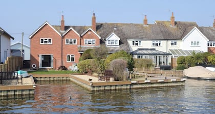 3 bedroom accommodation in Wroxham