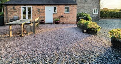 2 bedroom accommodation in Middleton-on-the-Hill, near Leominster