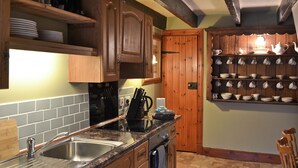 Dishwasher, highchair - Craigdarroch Cottage (Strathyre near Callander)