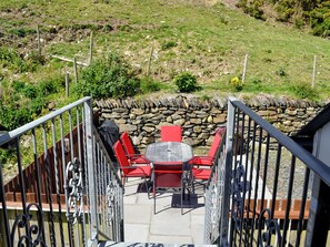Outdoor dining - Ysgubor Uchaf - 29517 (Arthog, near Fairbourne)