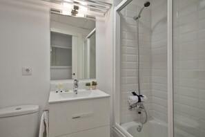 Bathtub, hair dryer, towels