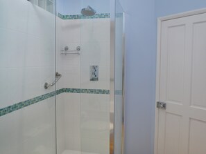 Bathroom - 2 bedroom accommodation in Ventnor (Ventnor)