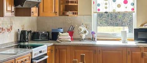 Dishwasher, cookware/dishes/utensils, freezer