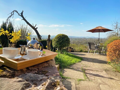 2 makuuhuoneen majoitusta Clee St Margaretissa, lähellä Ludlowia