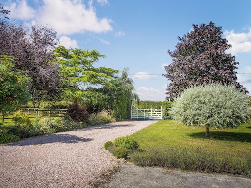 2 bedroom accommodation in Ellesmere