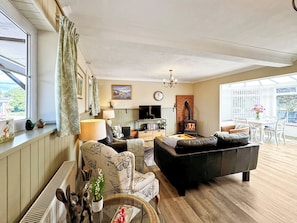 TV, fireplace - 2 bedroom accommodation in Ellesmere (Ellesmere)