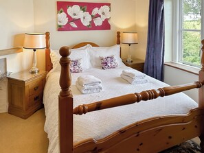 2 bedrooms, free WiFi, bed sheets - The Headmasters Cottage (South Hill, near Tamar Valley)