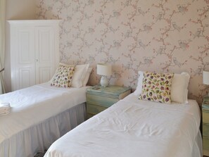 5 bedrooms, free WiFi, bed sheets - 5 bedroom accommodation in Byrness Village, near Otterburn (Byrness Village, near Otterburn)