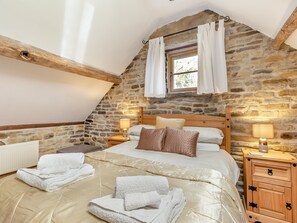 3 bedrooms, free WiFi, bed sheets