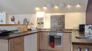 Dishwasher, cookware/dishes/utensils