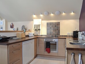 Astianpesukone, keittoastiat/astiat/ruokailuvälineet