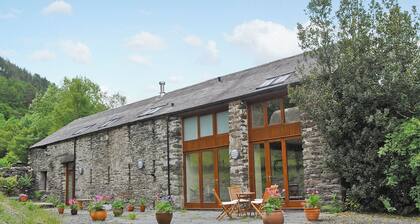 4 bedroom accommodation in Abergynolwyn