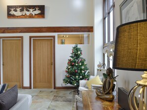 المنشأة من الداخل