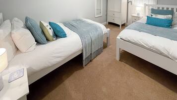 2 bedrooms, WiFi (free), bed sheets