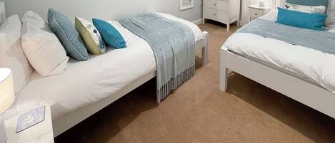 2 bedrooms, WiFi (free), bed sheets