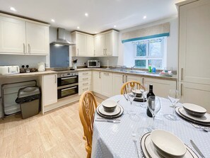 Dishwasher, highchair - 2 bedroom accommodation in Hulme End, near Hartington (Hulme End, near Hartington)