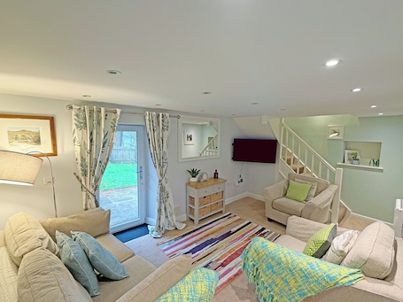 TV. 2 bedroom accommodation in Hulme End, near Hartington
