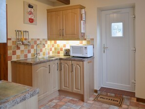 Dishwasher, highchair - 2 bedroom accommodation in Carthamartha, near Launceston (Carthamartha, near Launceston)