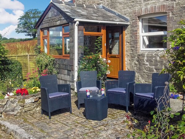 Terrace/patio - 2 bedroom accommodation in Carthamartha, near Launceston (Carthamartha, near Launceston)