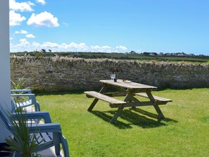 Outdoor dining - 2 bedroom accommodation in Harlyn Bay, near Padstow (Harlyn Bay, near Padstow)