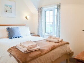 2 bedrooms, bed sheets - 2 bedroom accommodation in Harlyn Bay, near Padstow (Harlyn Bay, near Padstow)