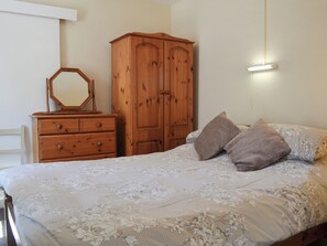 2 bedrooms, free WiFi, bed sheets - 2 bedroom accommodation in Near Abersoch (Near Abersoch)