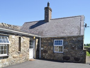 Exterior - 2 bedroom accommodation in Near Abersoch (Near Abersoch)