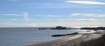 2 bedroom accommodation in St Osyth