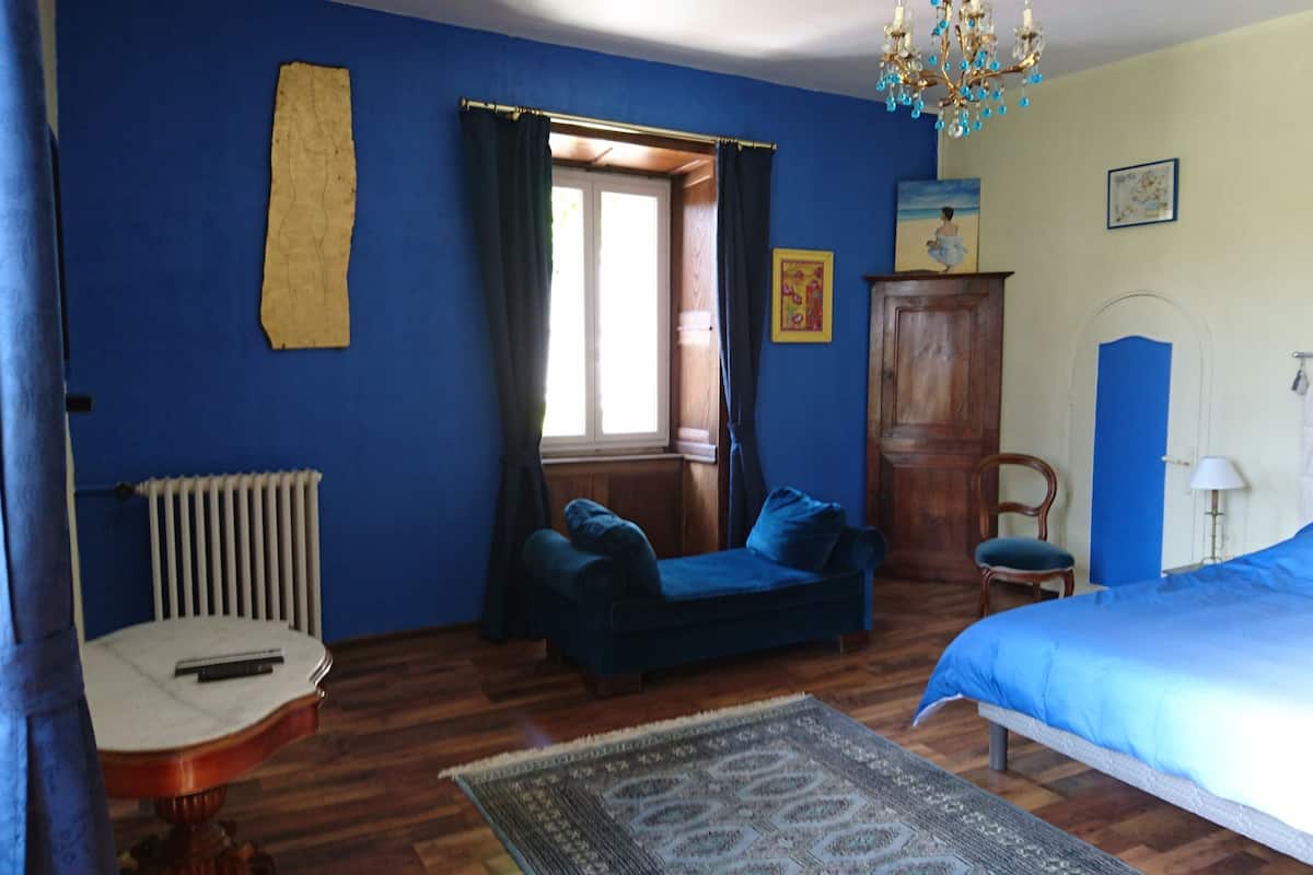 Double Room (Bleu) | Individually decorated, individually furnished, desk, blackout curtains