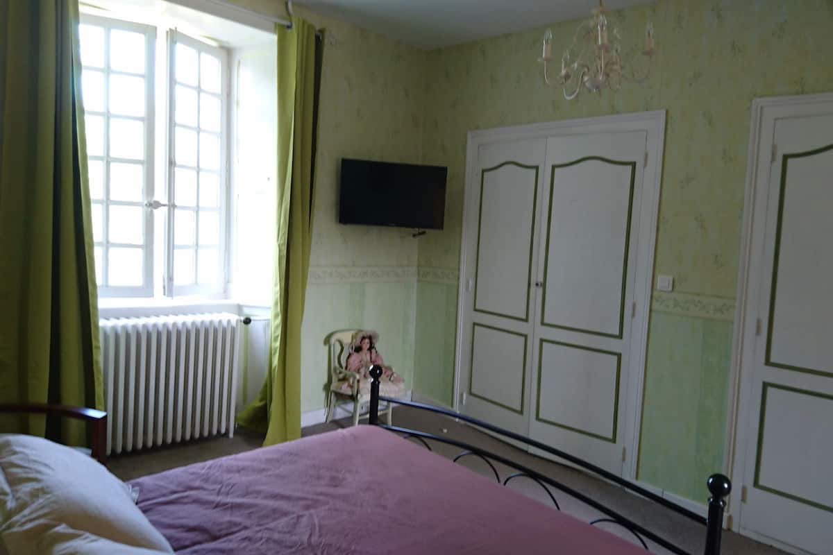 Family Room, 2 Bedrooms (Verte) | Individually decorated, individually furnished, desk, blackout curtains