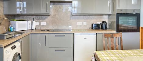 Cookware/dishes/utensils