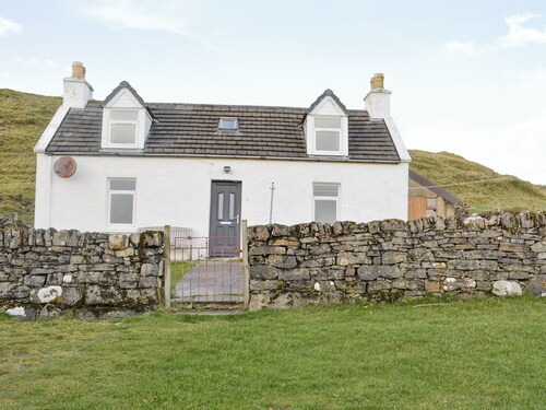 2 bedroom accommodation in Staffin, Isle of Skye
