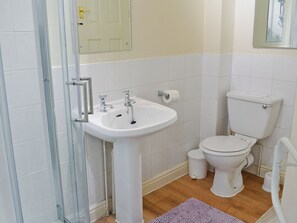 Bathroom - 1 bedroom accommodation in Windermere (Windermere)