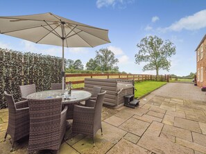 تناول الطعام بالخارج