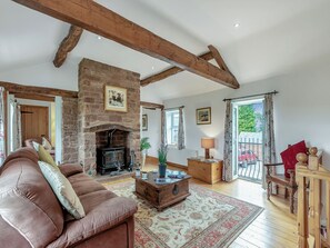 TV, fireplace - 3 bedroom accommodation in Scaleby, near Brampton (Scaleby, near Brampton)