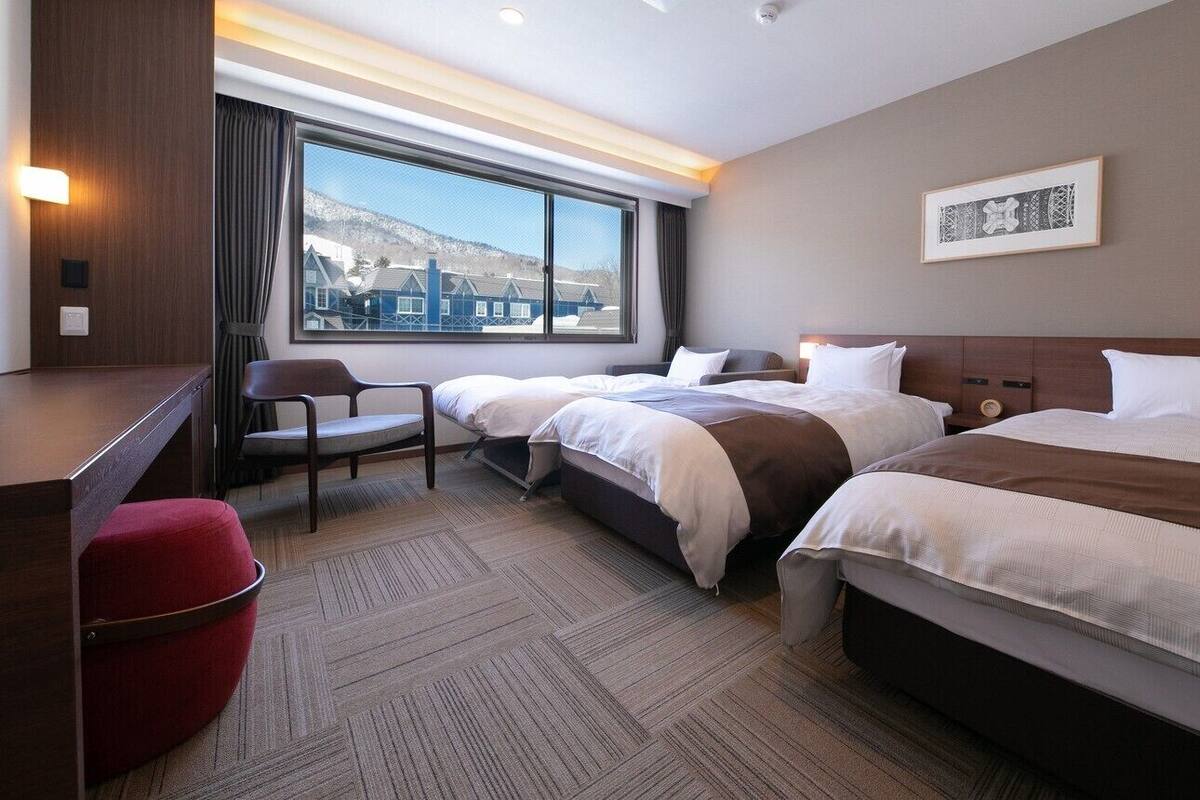 In-room safe, desk, WiFi (free), bed sheets