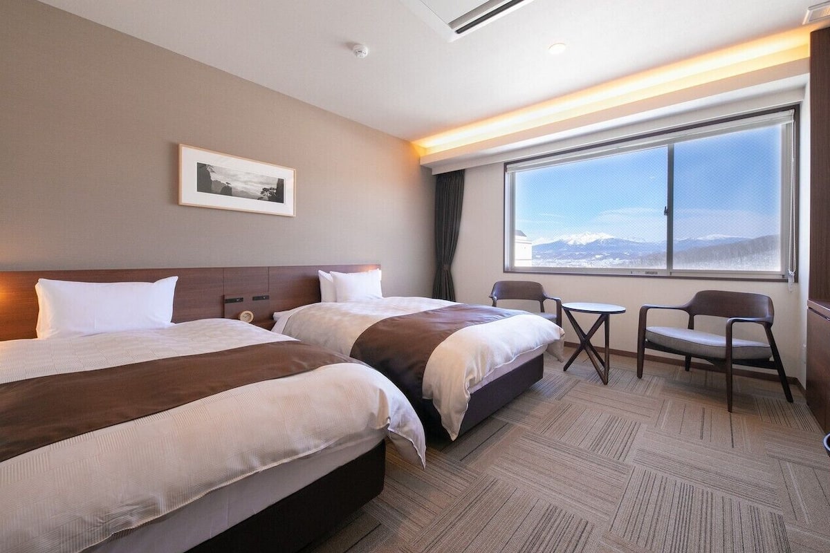 In-room safe, desk, WiFi (free), bed sheets