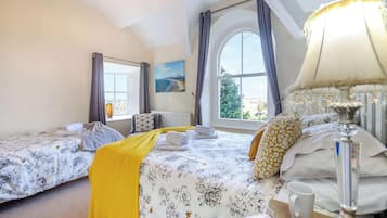 8 bedrooms, free WiFi, bed sheets