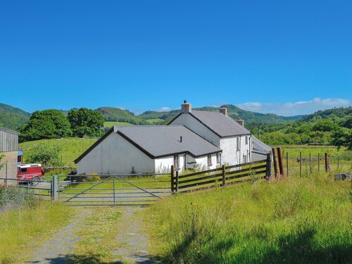 2 bedroom accommodation in Capel Curig, near Betws-y-Coed