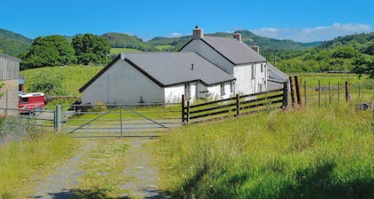 2 bedroom accommodation in Capel Curig, near Betws-y-Coed