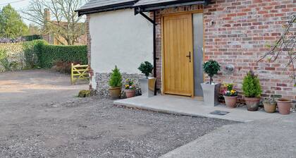 2 bedroom accommodation in Martin, near Fordingbridge