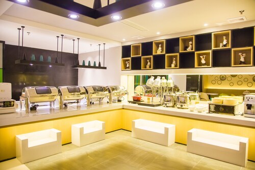 Magnolia Guilin Yangshuo West Street Hotel