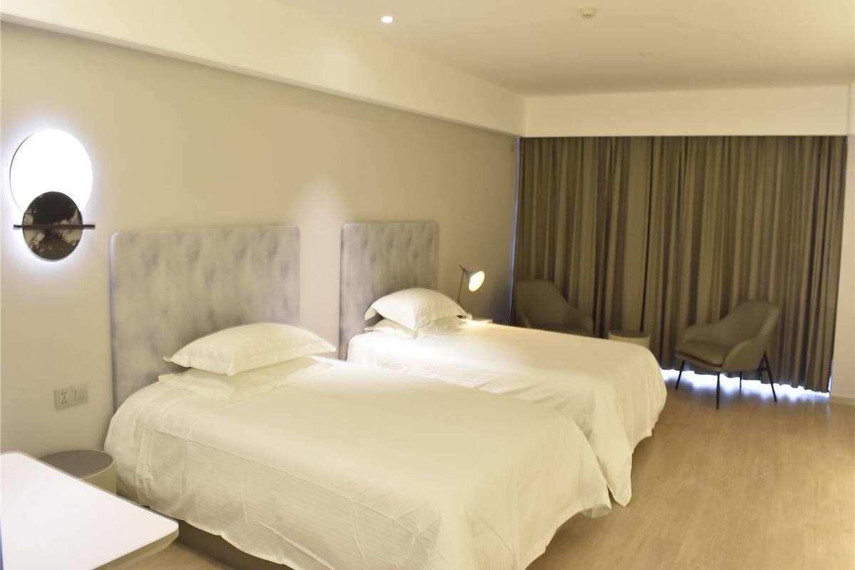 Rollaway beds, free WiFi