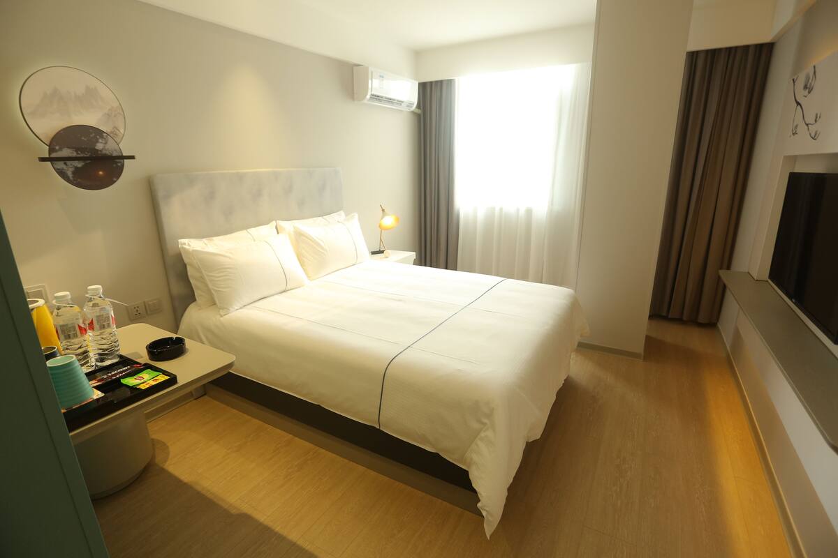 Business Room (C) | Free WiFi
