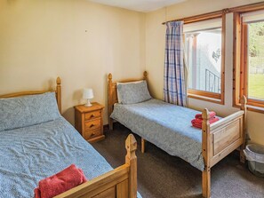 4 bedrooms, bed sheets