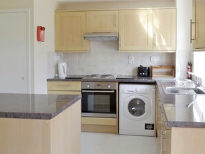 Kochgeschirr/Geschirr/Besteck