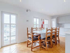 Dining - 5 bedroom accommodation in Wroxham (Wroxham)